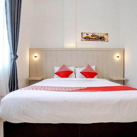 Oyo Life 1299 Balcony Orange Homestay Palembang Bagian luar foto
