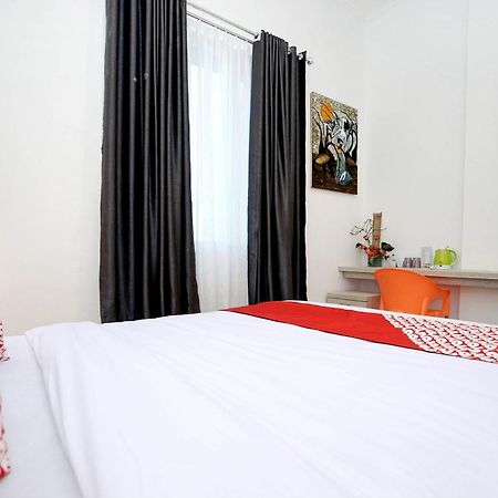 Oyo Life 1299 Balcony Orange Homestay Palembang Bagian luar foto