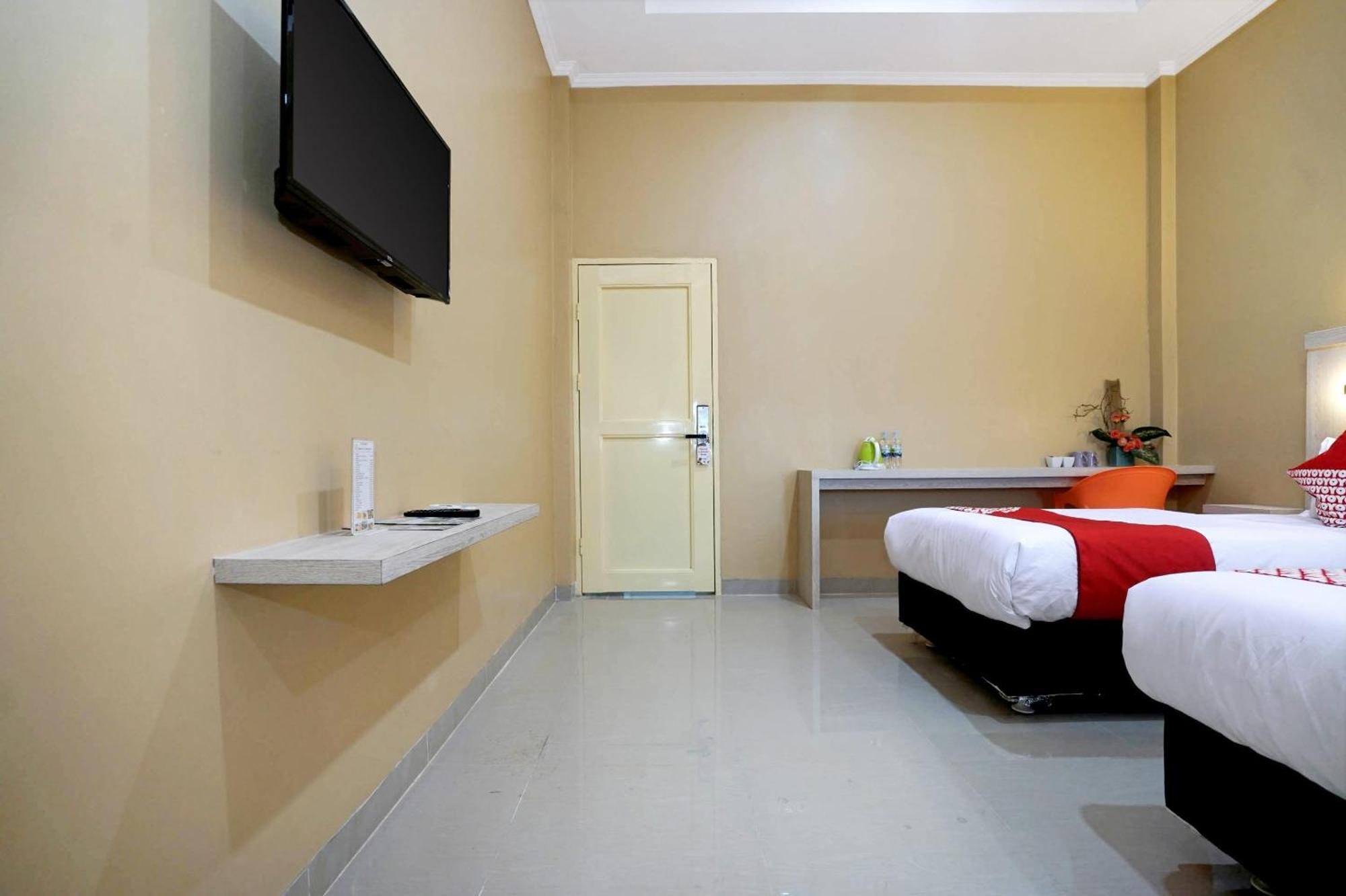 Oyo Life 1299 Balcony Orange Homestay Palembang Bagian luar foto