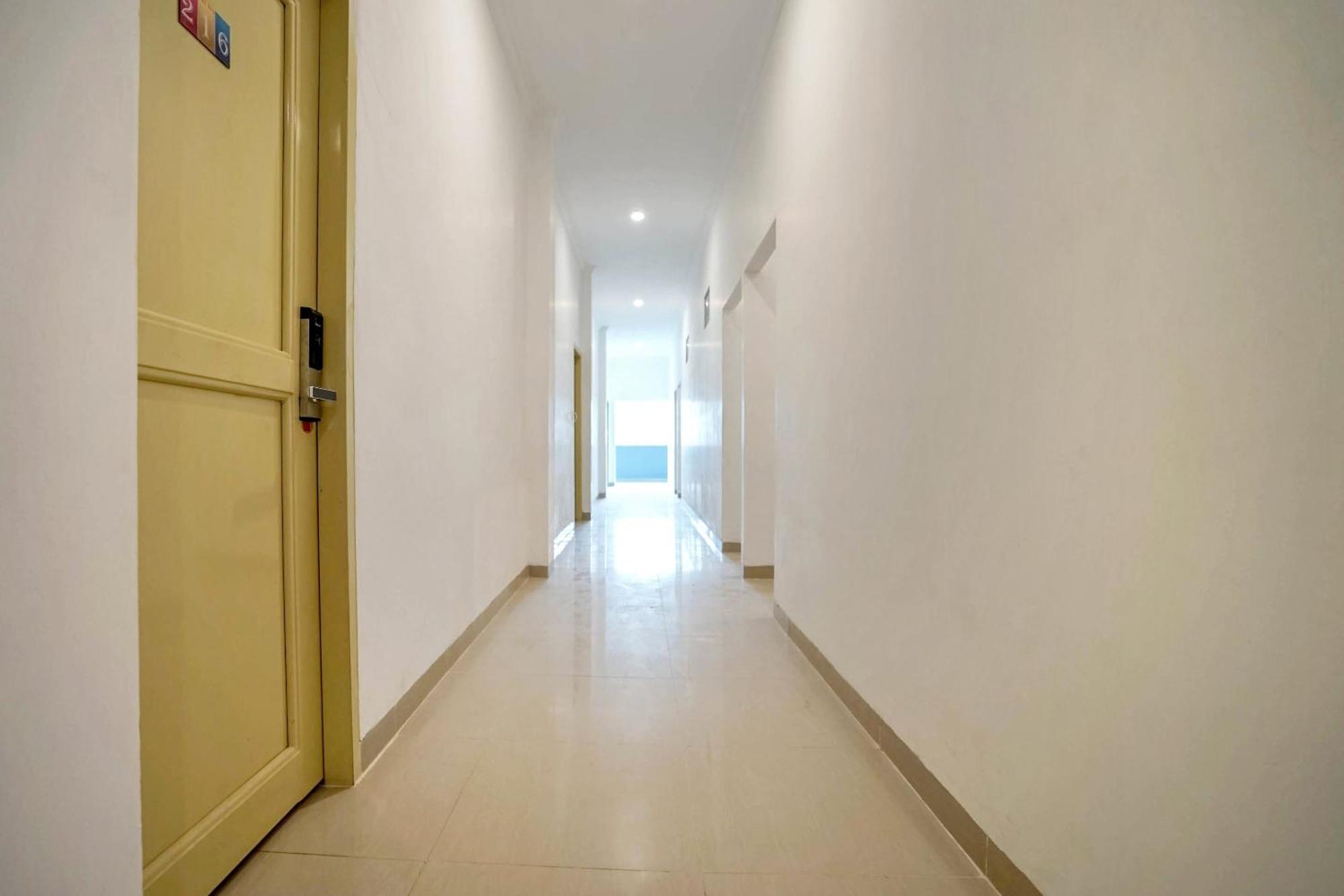 Oyo Life 1299 Balcony Orange Homestay Palembang Bagian luar foto
