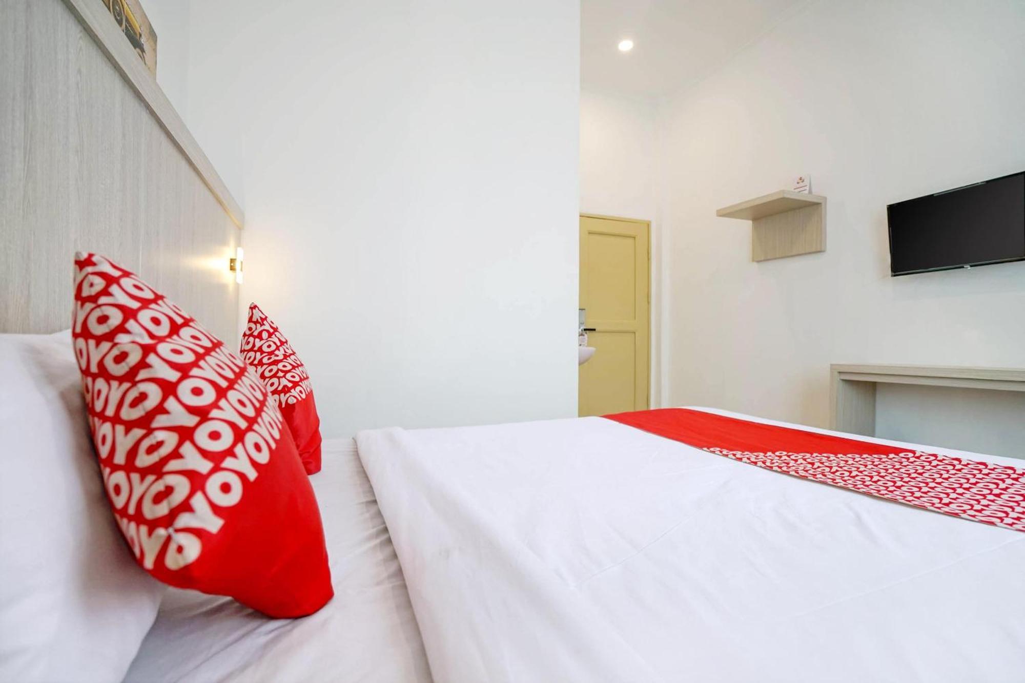 Oyo Life 1299 Balcony Orange Homestay Palembang Bagian luar foto