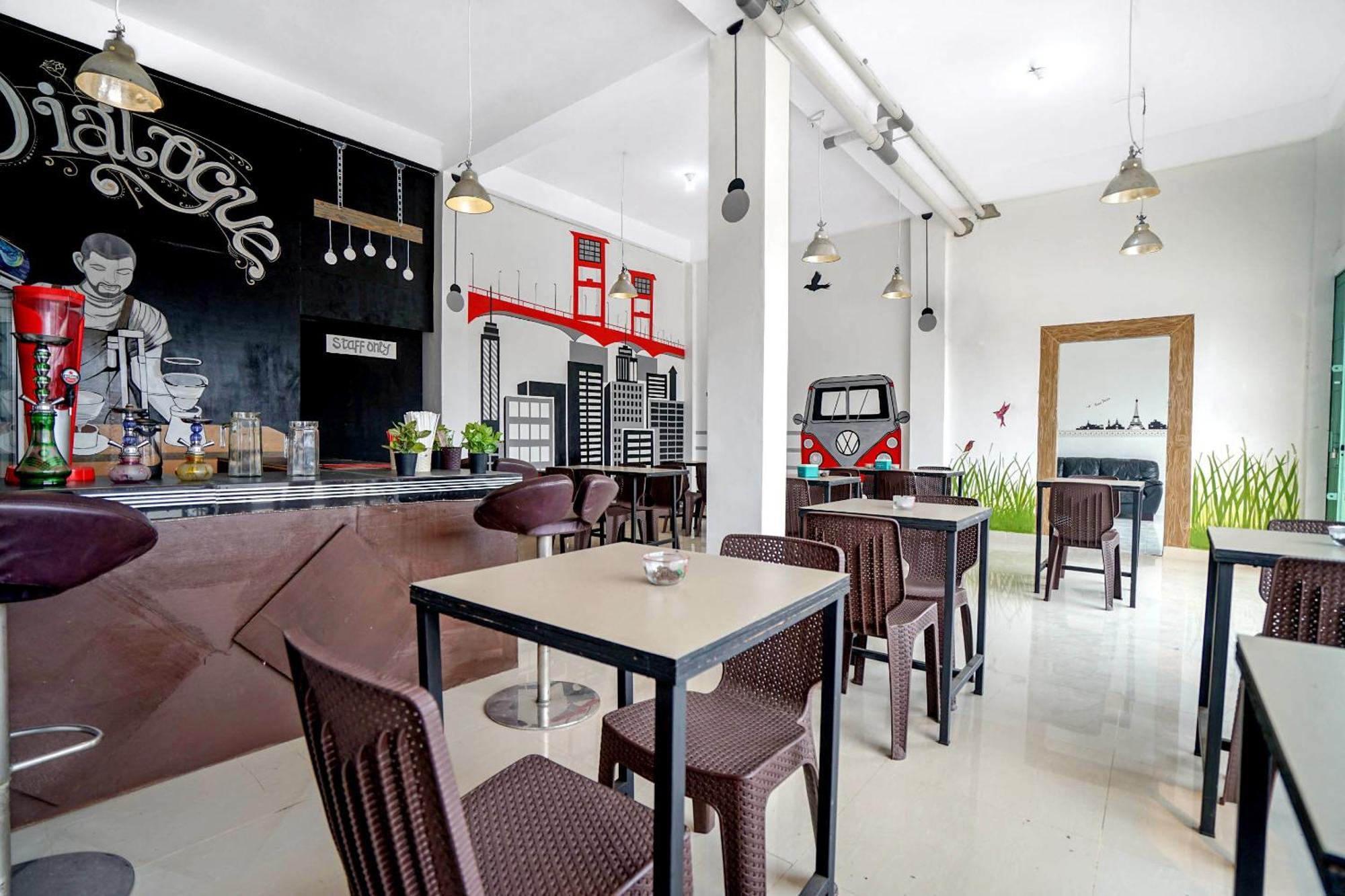 Oyo Life 1299 Balcony Orange Homestay Palembang Bagian luar foto