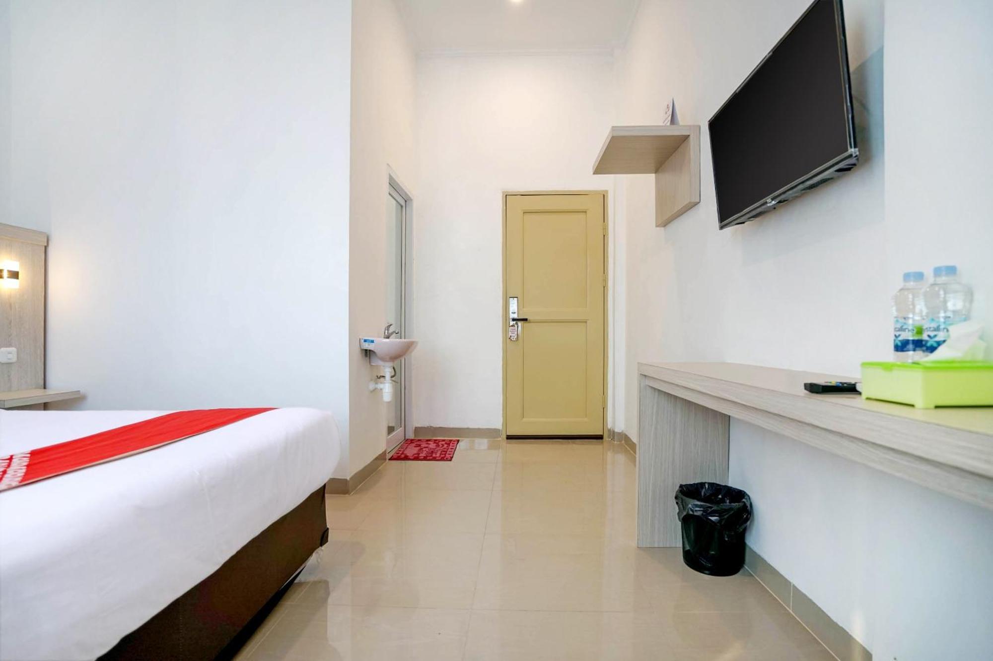 Oyo Life 1299 Balcony Orange Homestay Palembang Bagian luar foto