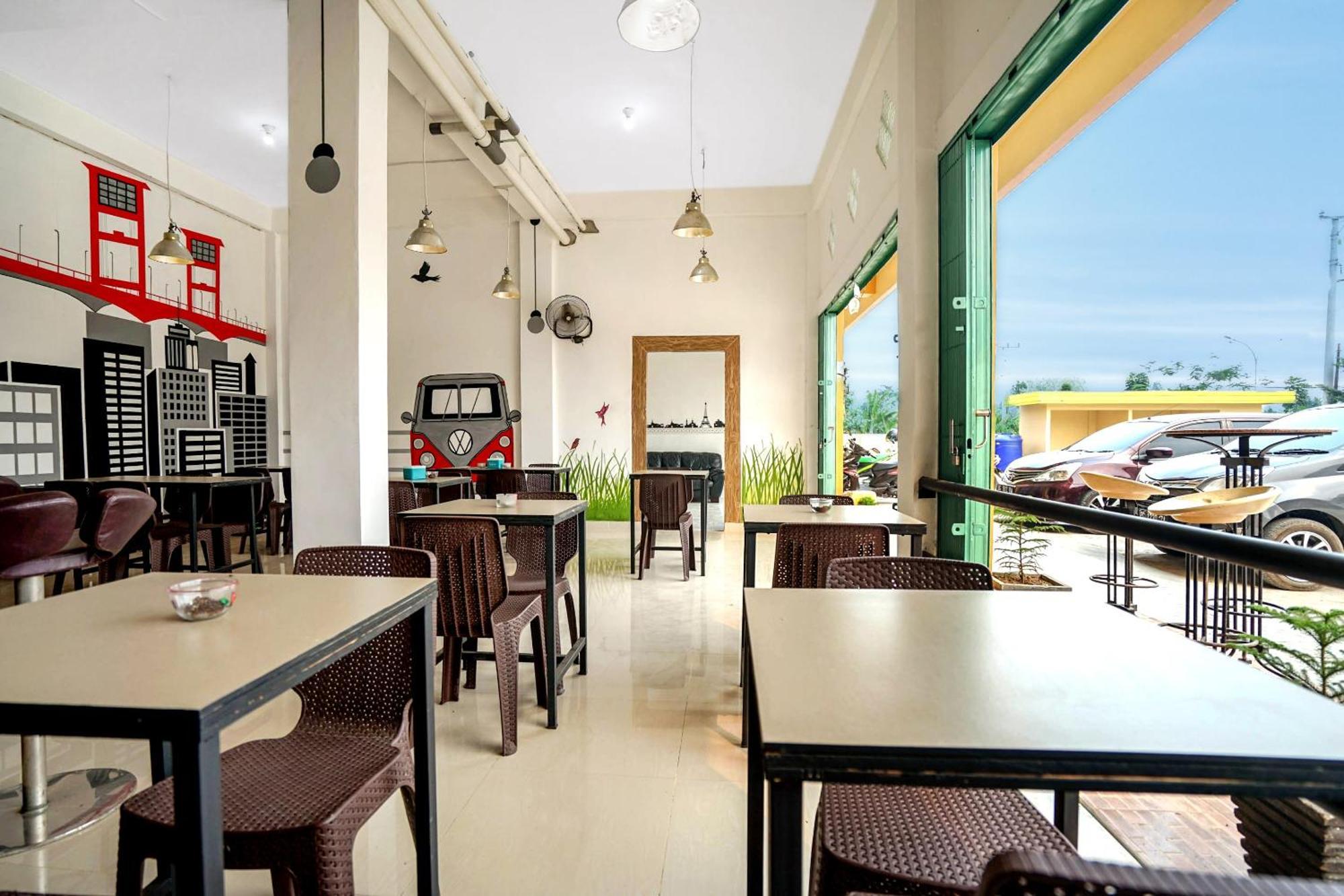 Oyo Life 1299 Balcony Orange Homestay Palembang Bagian luar foto