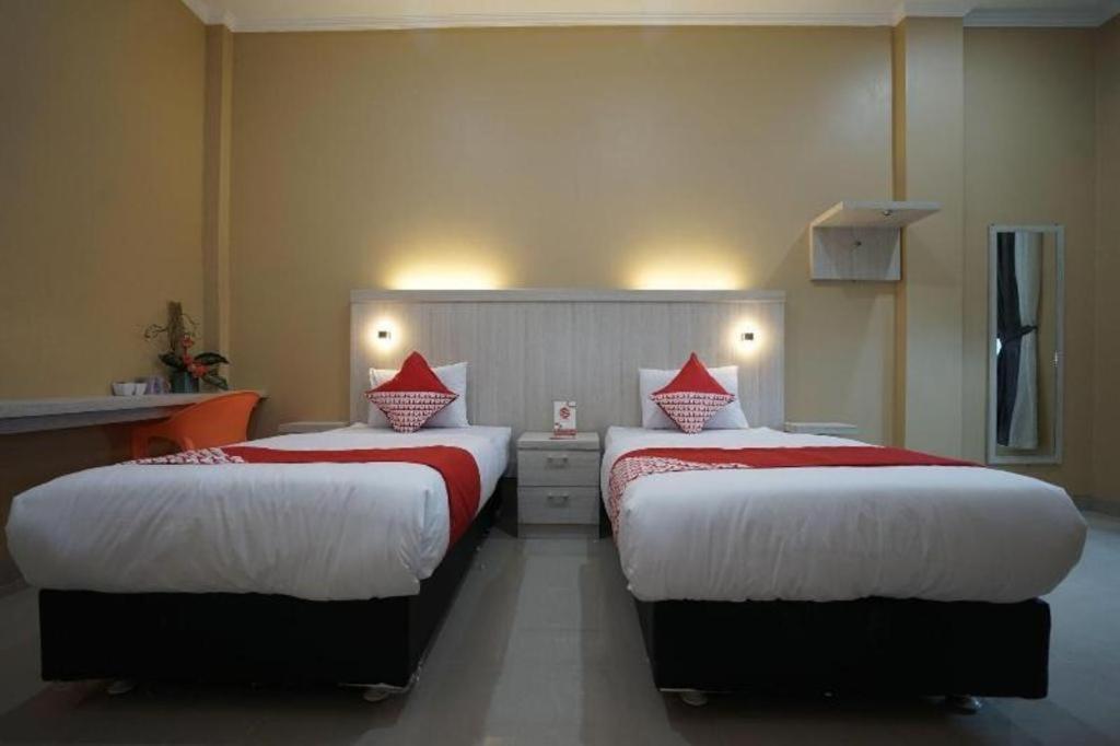 Oyo Life 1299 Balcony Orange Homestay Palembang Bagian luar foto