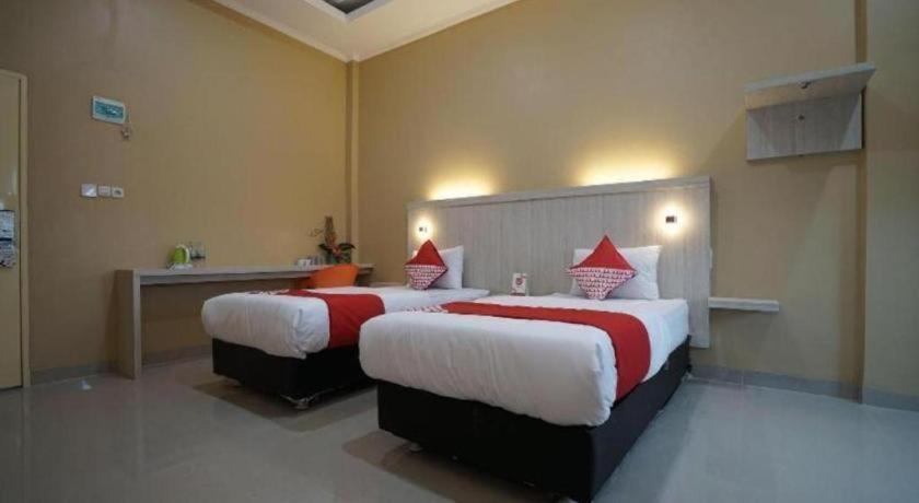 Oyo Life 1299 Balcony Orange Homestay Palembang Bagian luar foto