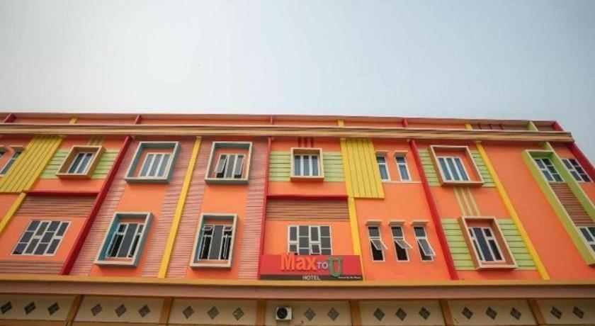 Oyo Life 1299 Balcony Orange Homestay Palembang Bagian luar foto