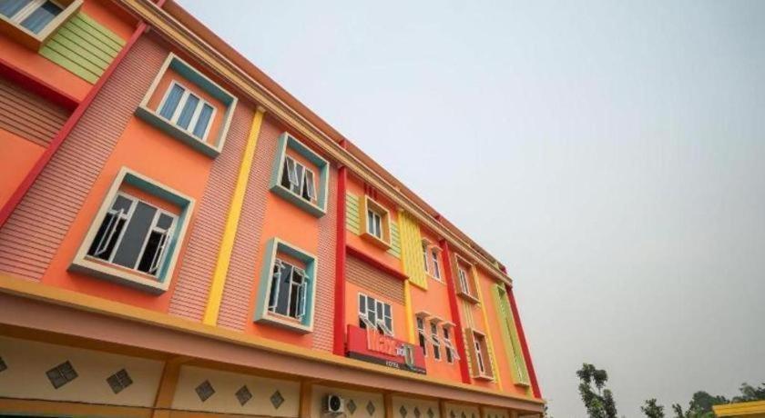 Oyo Life 1299 Balcony Orange Homestay Palembang Bagian luar foto
