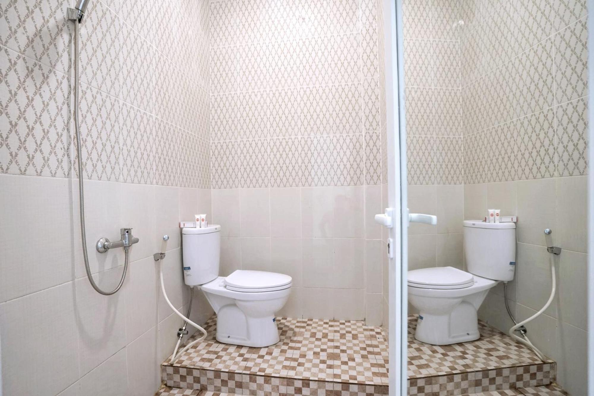 Oyo Life 1299 Balcony Orange Homestay Palembang Bagian luar foto